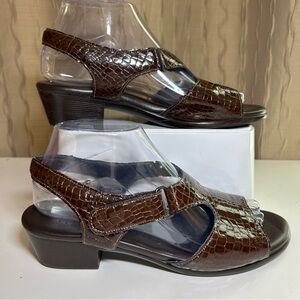 SAS Suntimer Sandals Women's 8.5 Wide Comfort Brown Leather Croc Strap Velcro